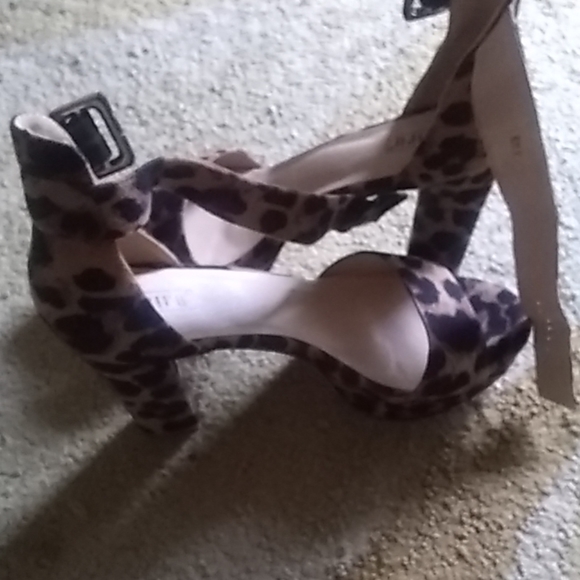 Hand bags N shoes - Picture 3 of 8